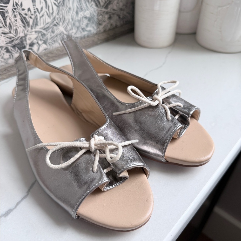 Vintage Metallic Silver Slingback Peep-Toe Flat with Bow size 7/37